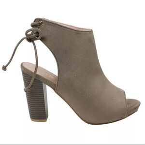 Beston 7 Taupe Suede Peep Toe Lace Back Booties! NEW!